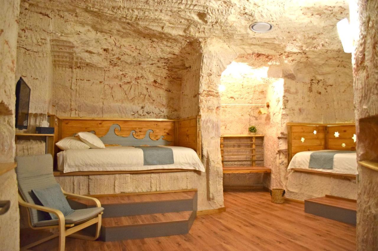 Dug Out B&B Coober Pedy Eksteriør billede